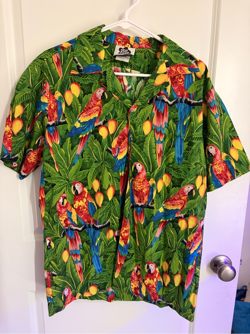 Hilo Hattie Green Tropical Parrot Print Button-Down Shirt